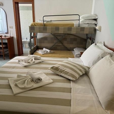 Hotel Villa Caterina Римини Екстериор снимка