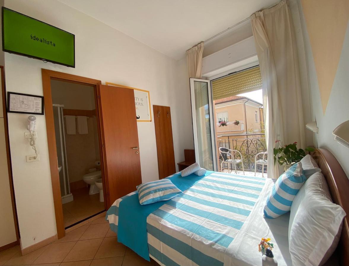 Hotel Villa Caterina Римини Екстериор снимка