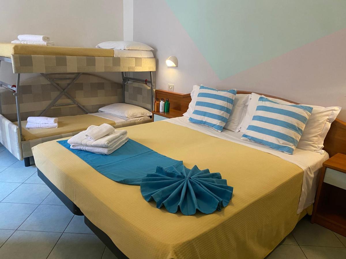 Hotel Villa Caterina Римини Екстериор снимка