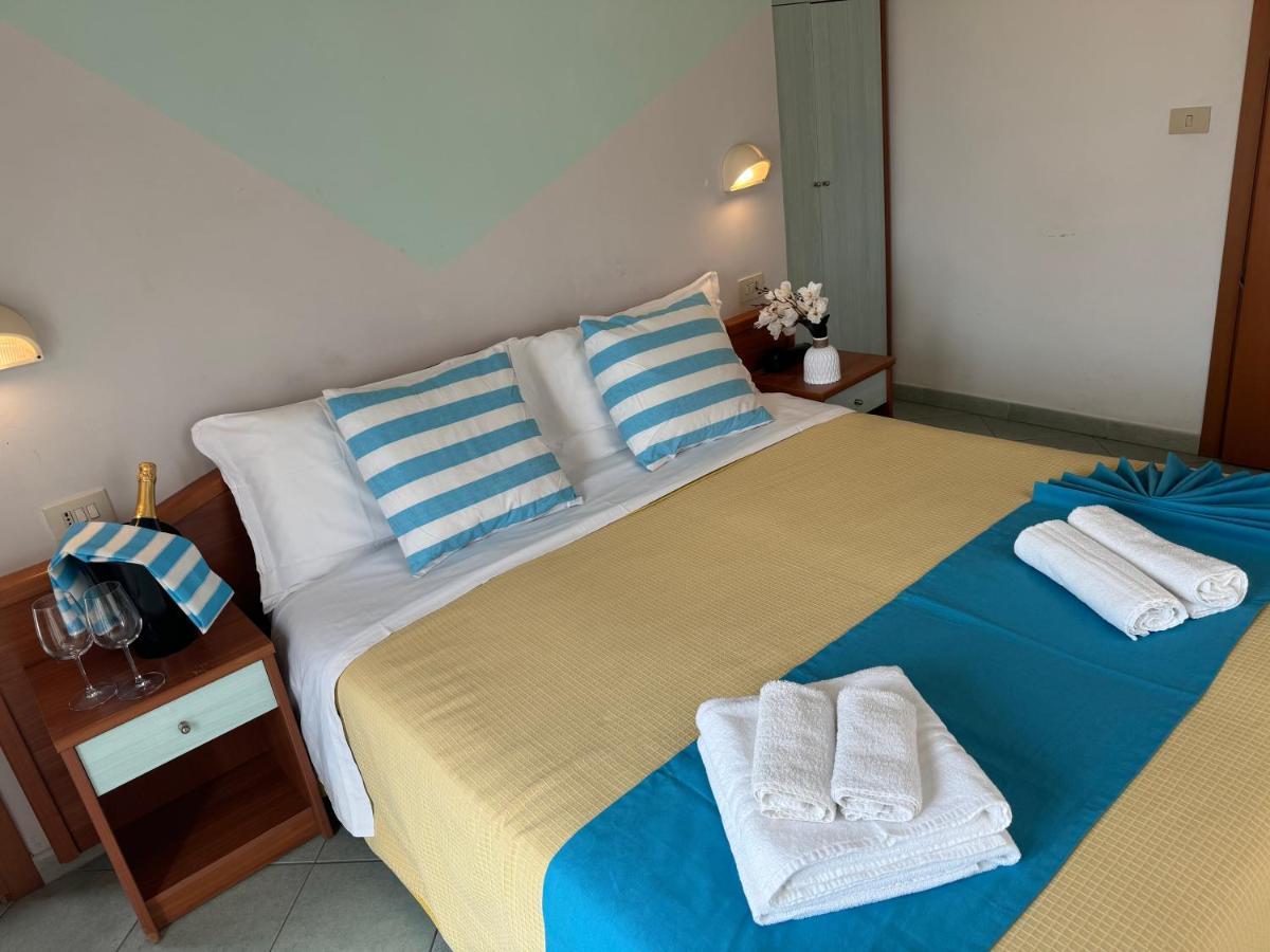 Hotel Villa Caterina Римини Екстериор снимка