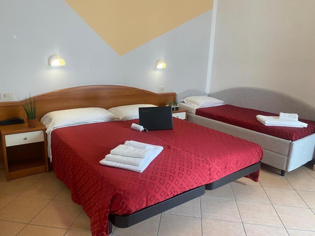 Hotel Villa Caterina Римини Екстериор снимка