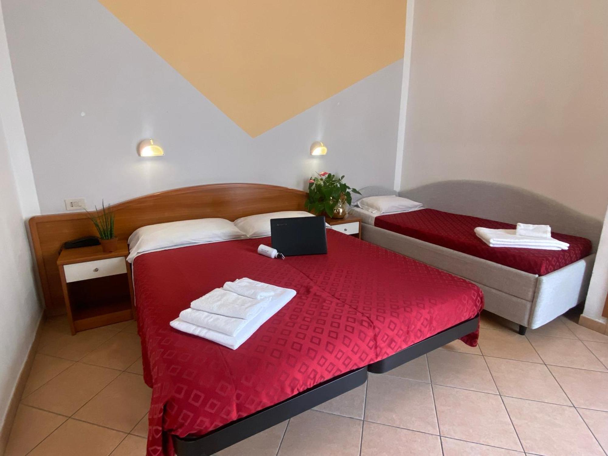 Hotel Villa Caterina Римини Екстериор снимка