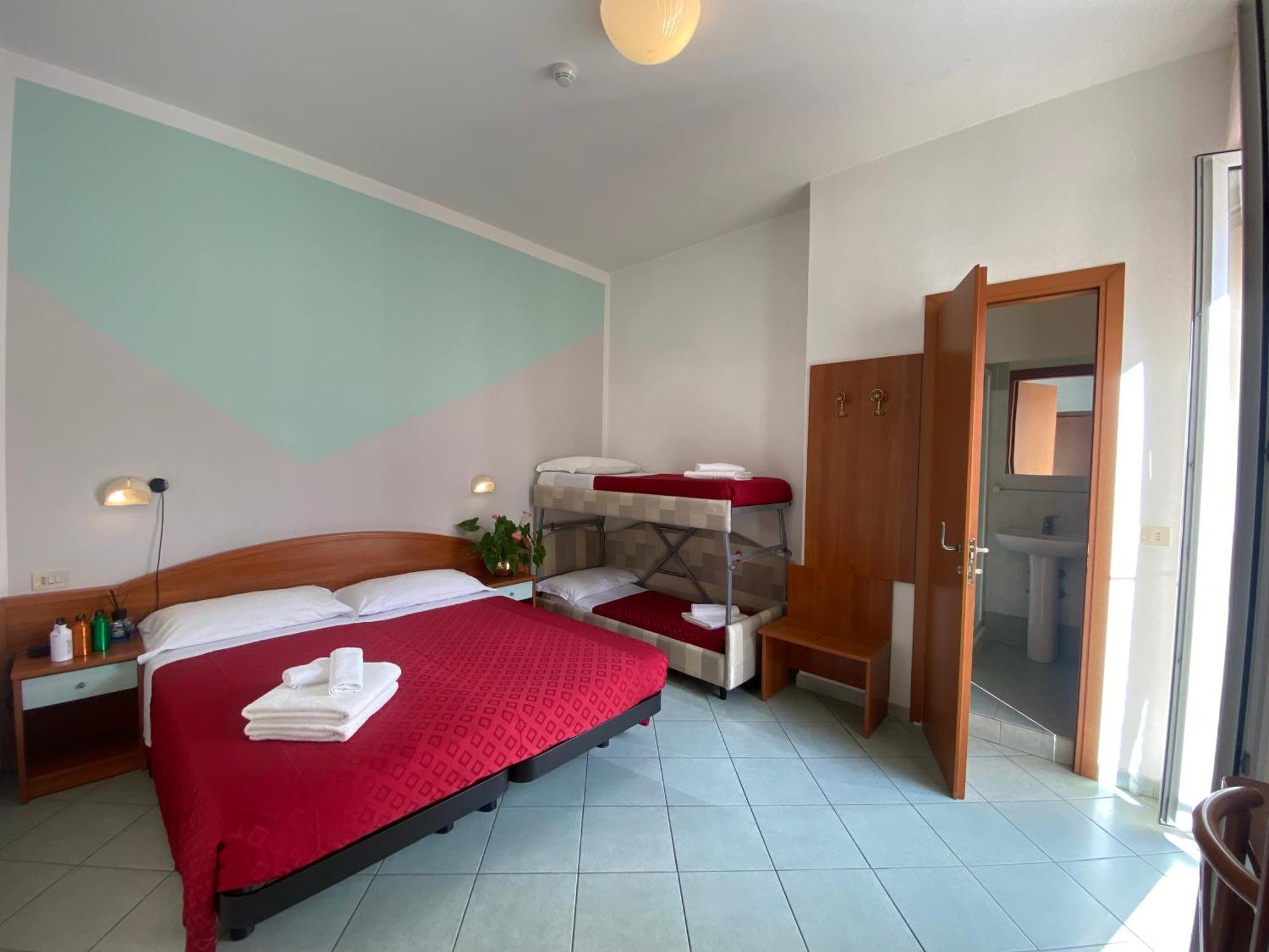 Hotel Villa Caterina Римини Екстериор снимка
