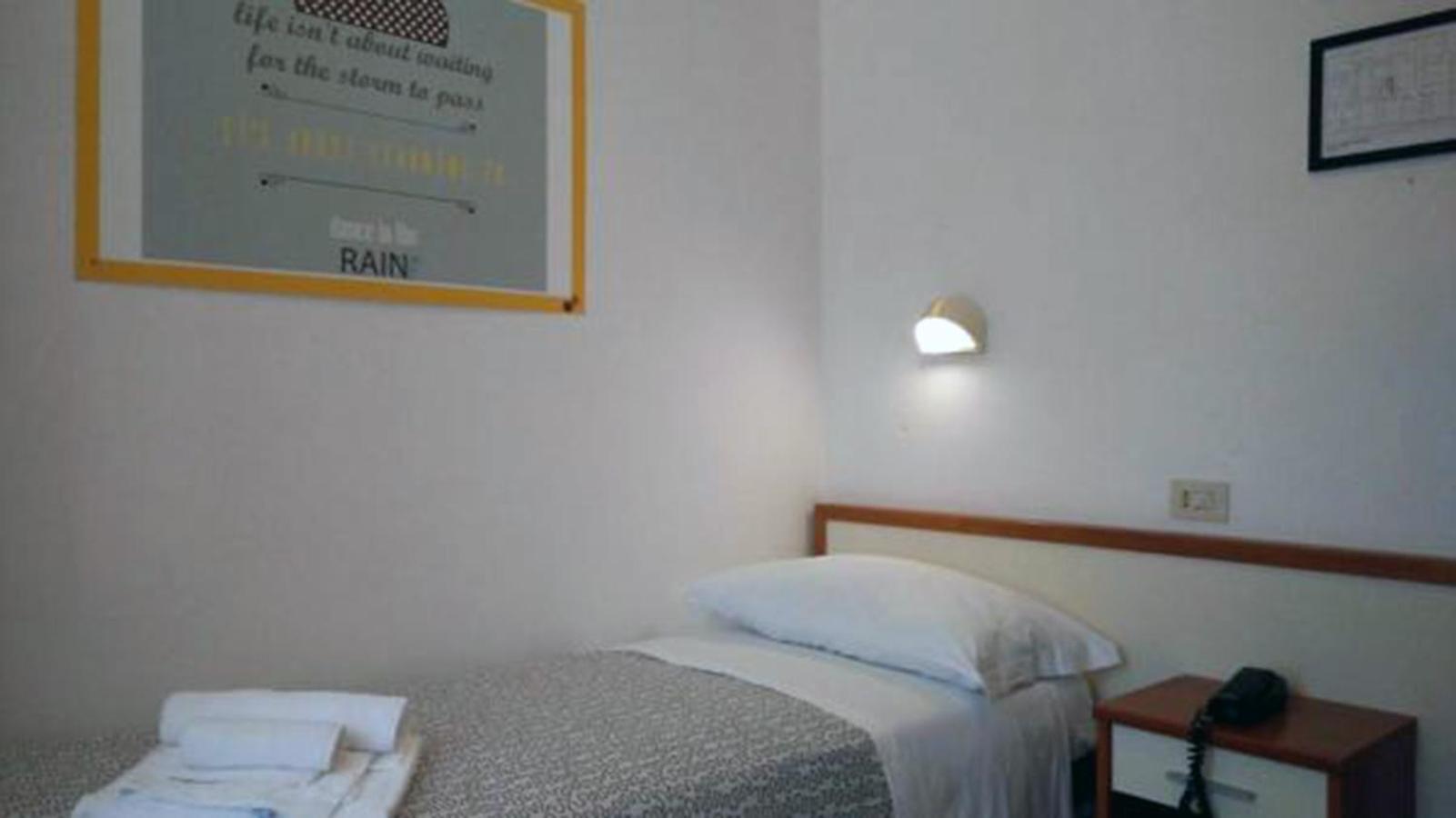 Hotel Villa Caterina Римини Екстериор снимка