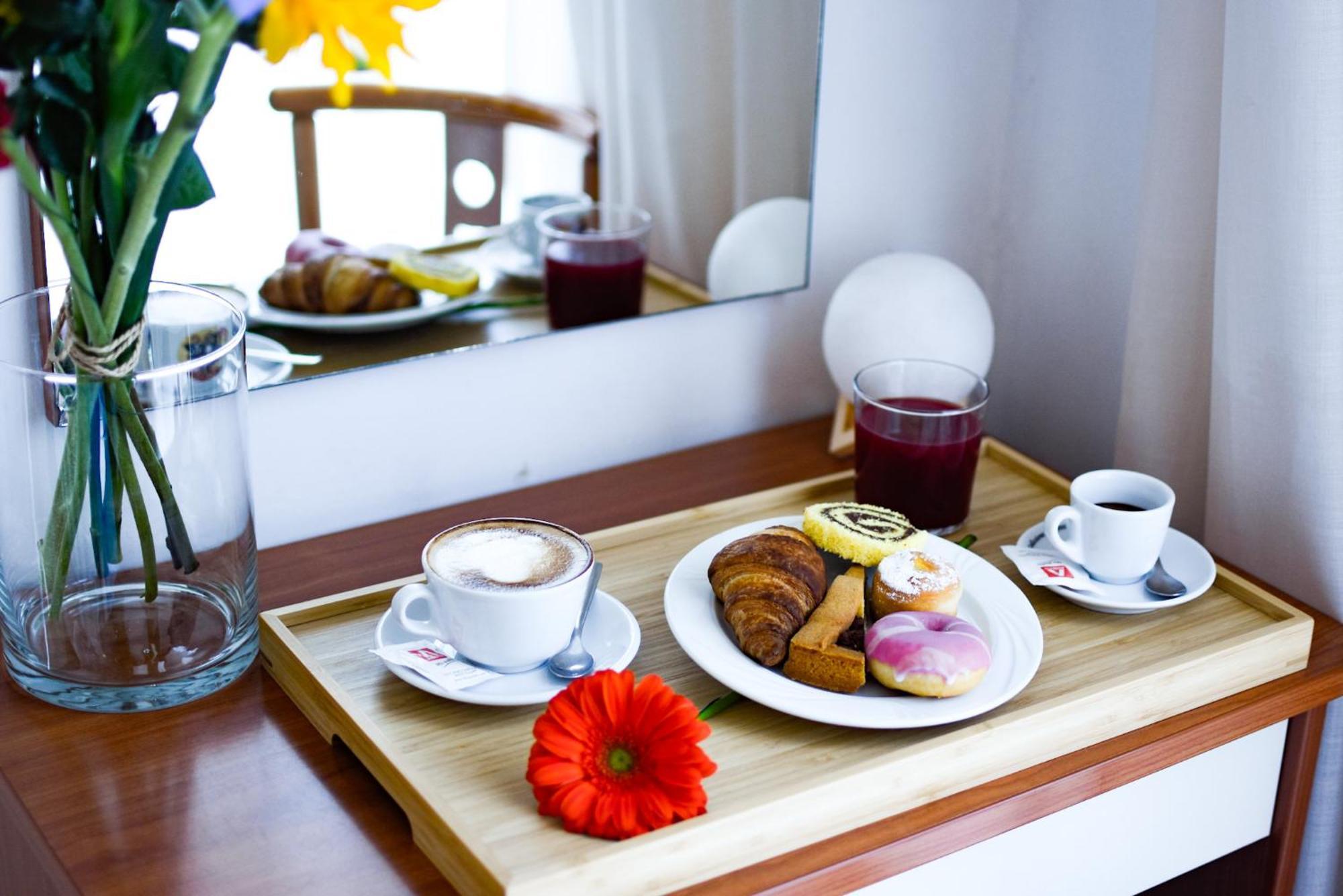 Hotel Villa Caterina Римини Екстериор снимка