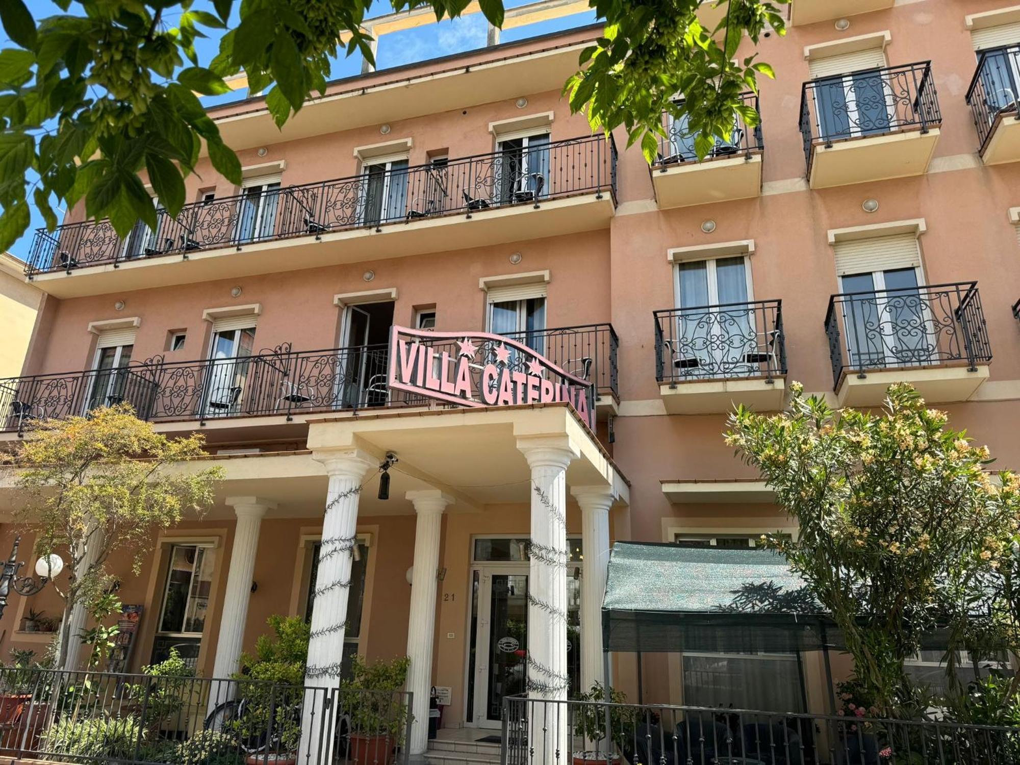 Hotel Villa Caterina Римини Екстериор снимка