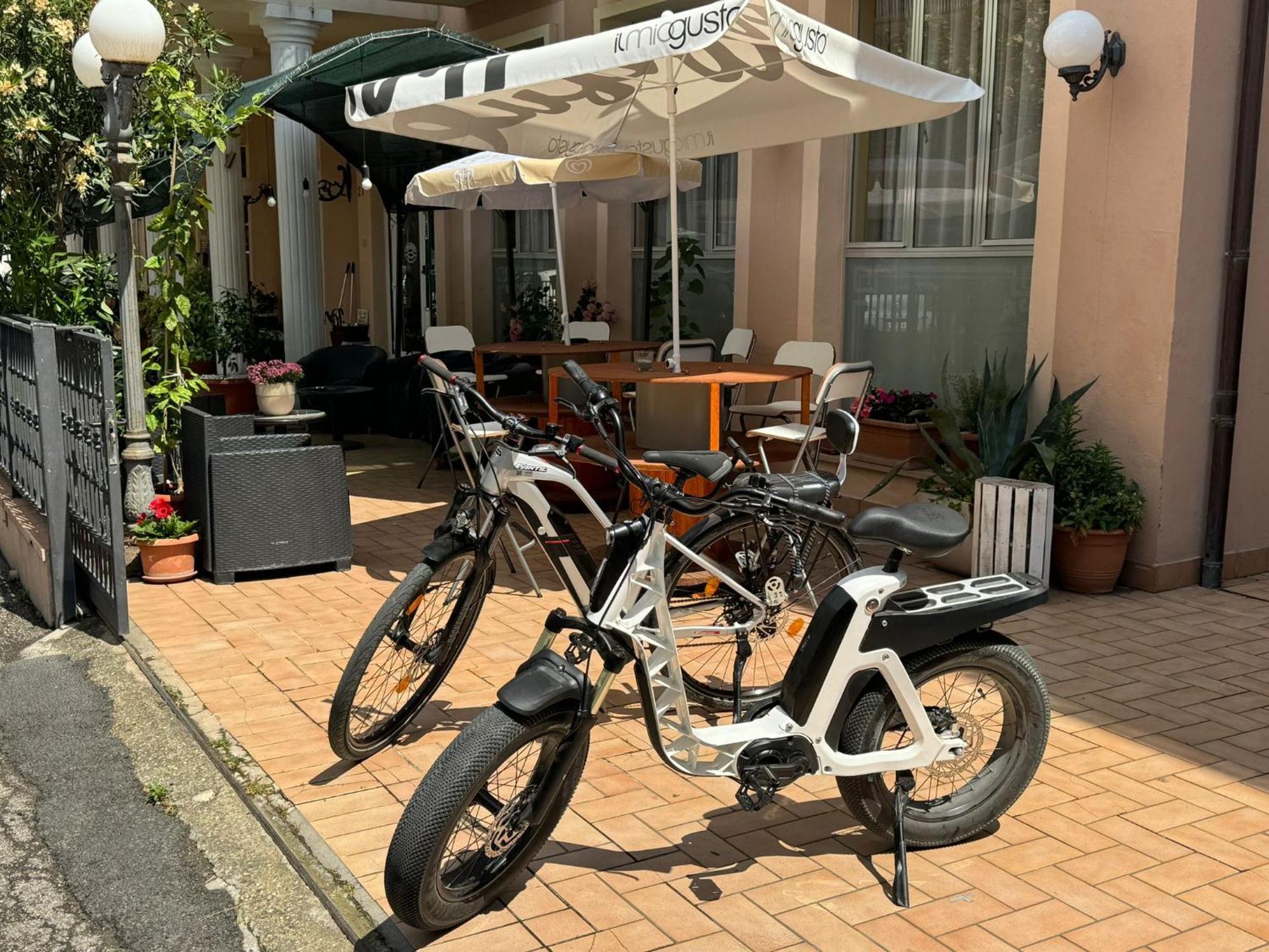 Hotel Villa Caterina Римини Екстериор снимка
