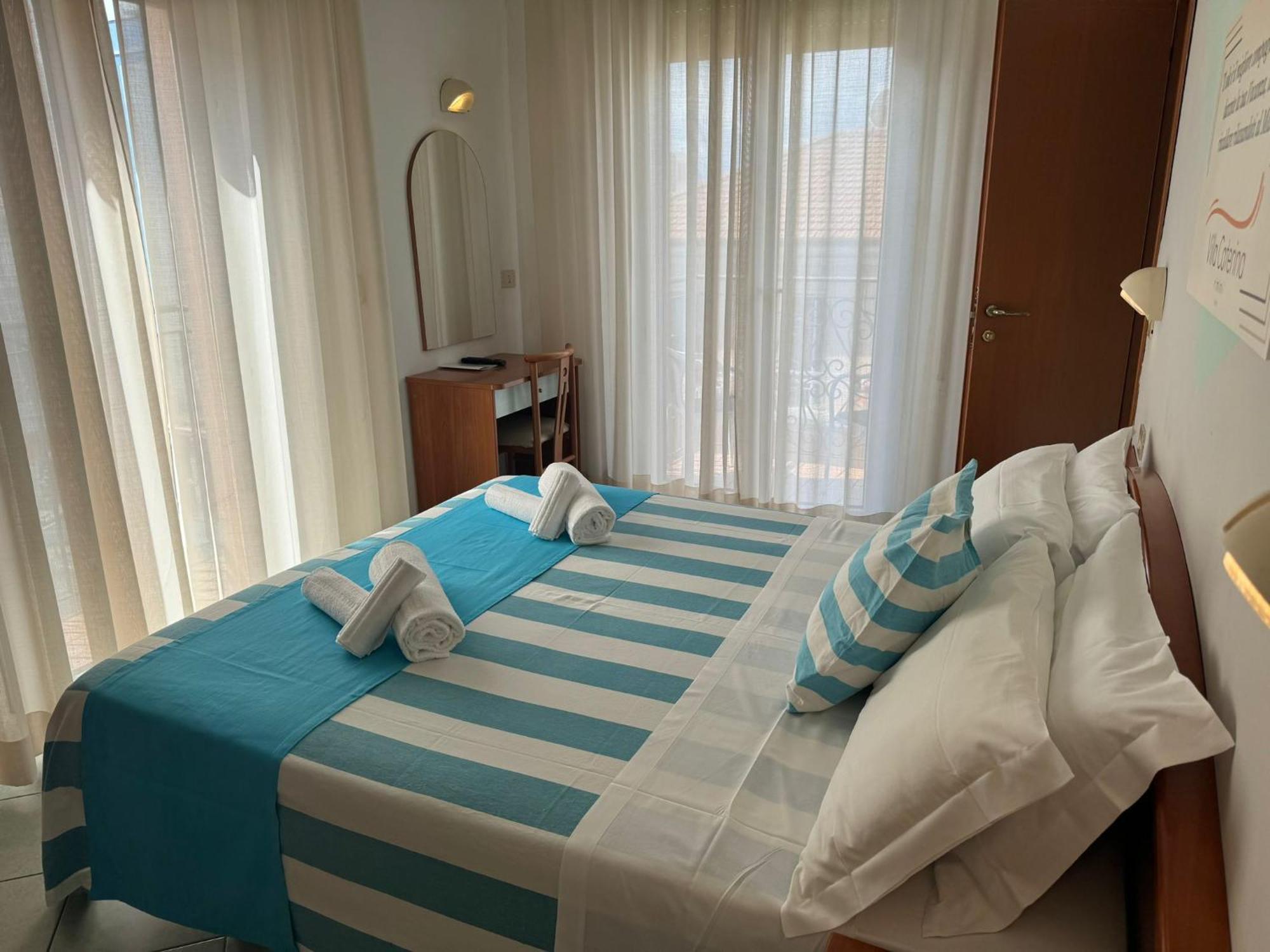 Hotel Villa Caterina Римини Екстериор снимка