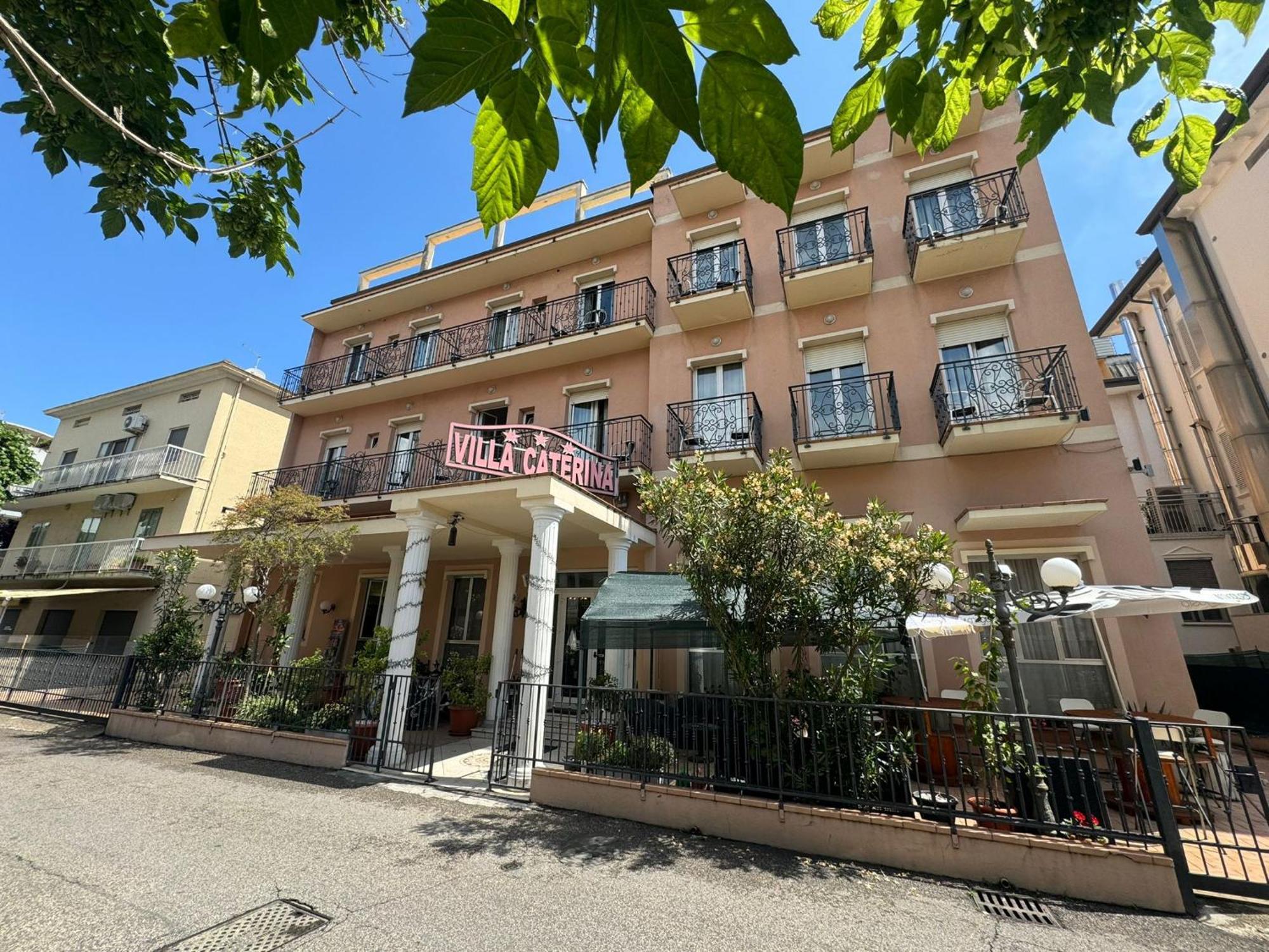 Hotel Villa Caterina Римини Екстериор снимка