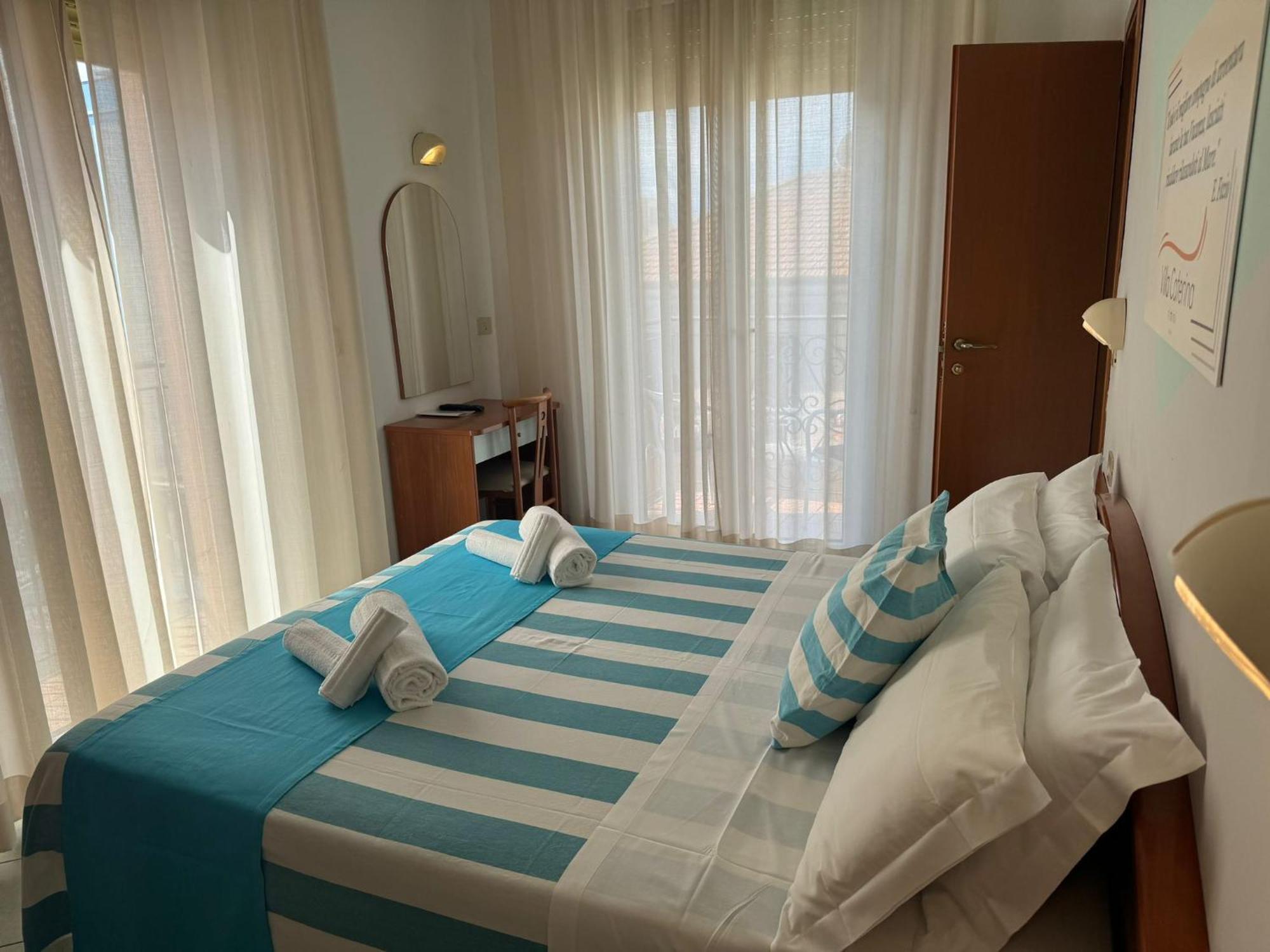 Hotel Villa Caterina Римини Екстериор снимка