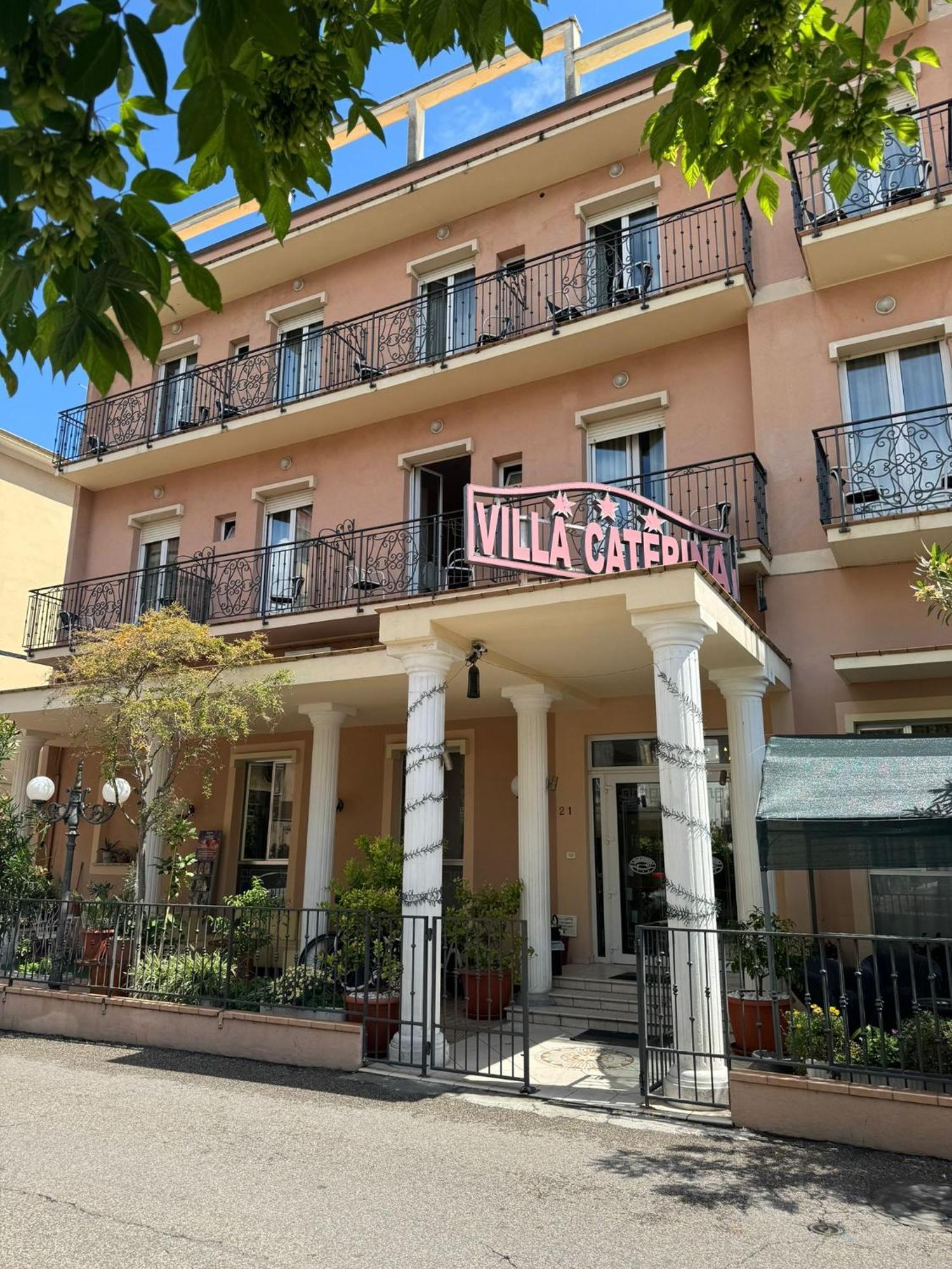 Hotel Villa Caterina Римини Екстериор снимка