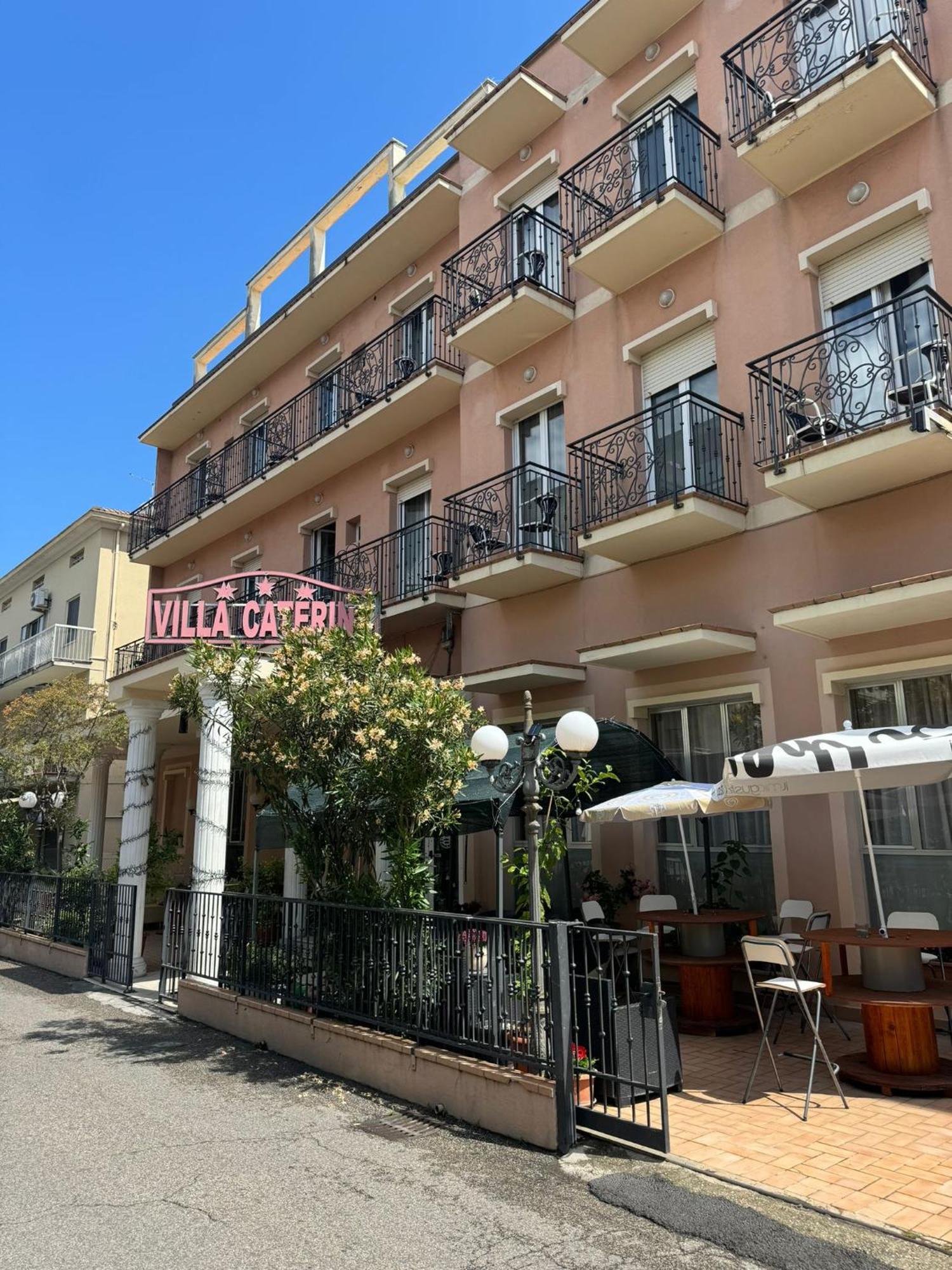 Hotel Villa Caterina Римини Екстериор снимка