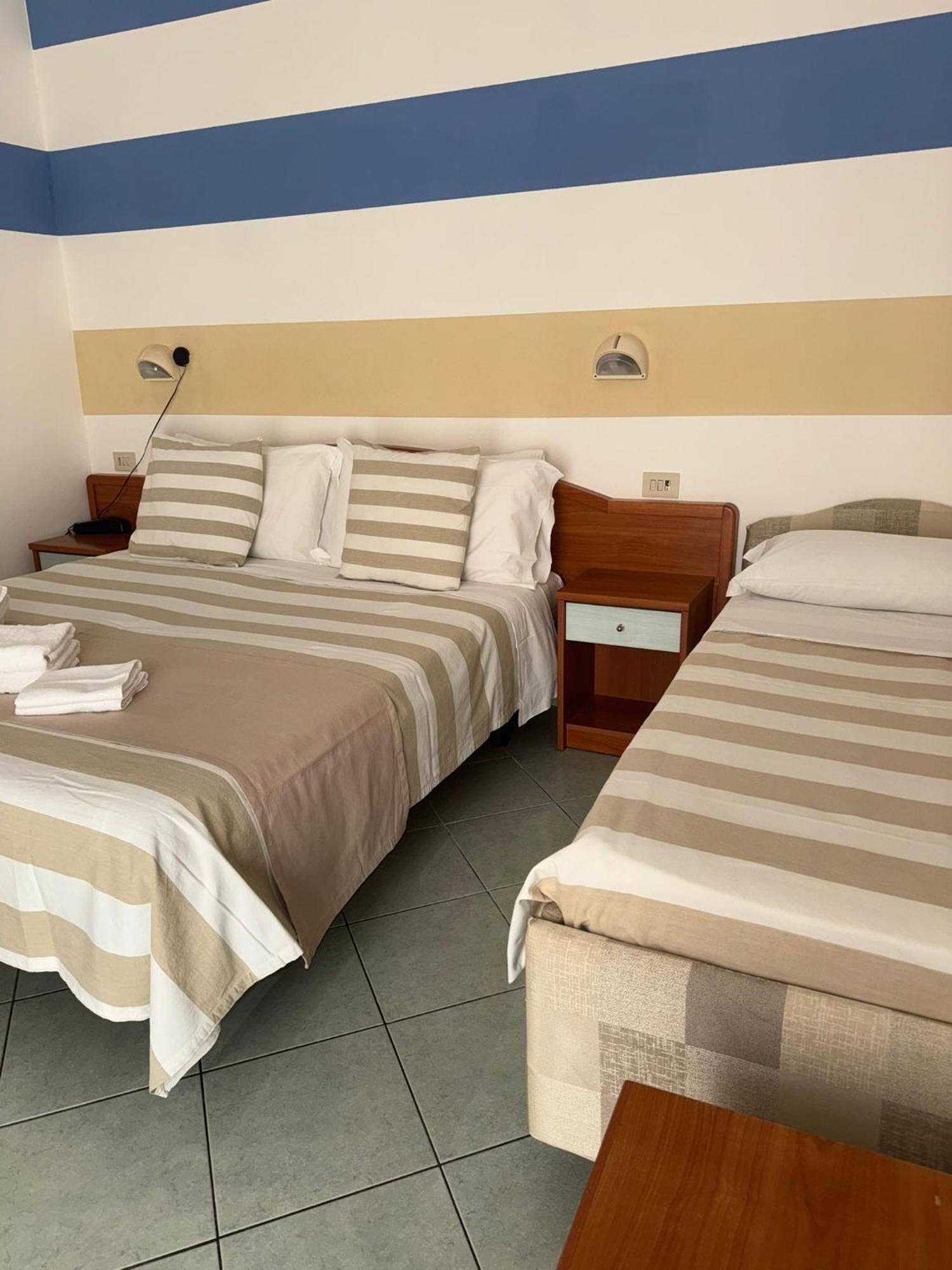 Hotel Villa Caterina Римини Екстериор снимка