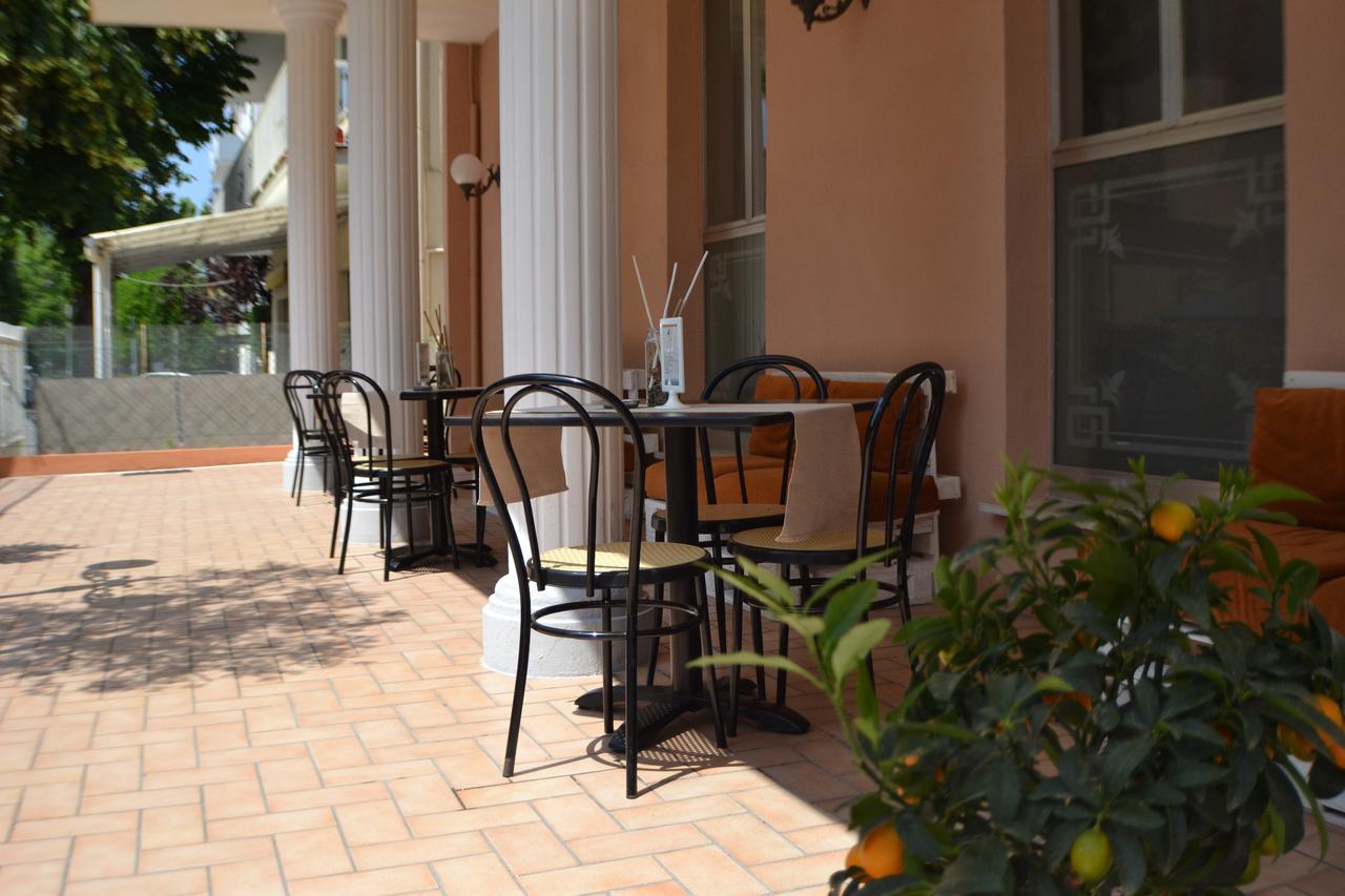 Hotel Villa Caterina Римини Екстериор снимка