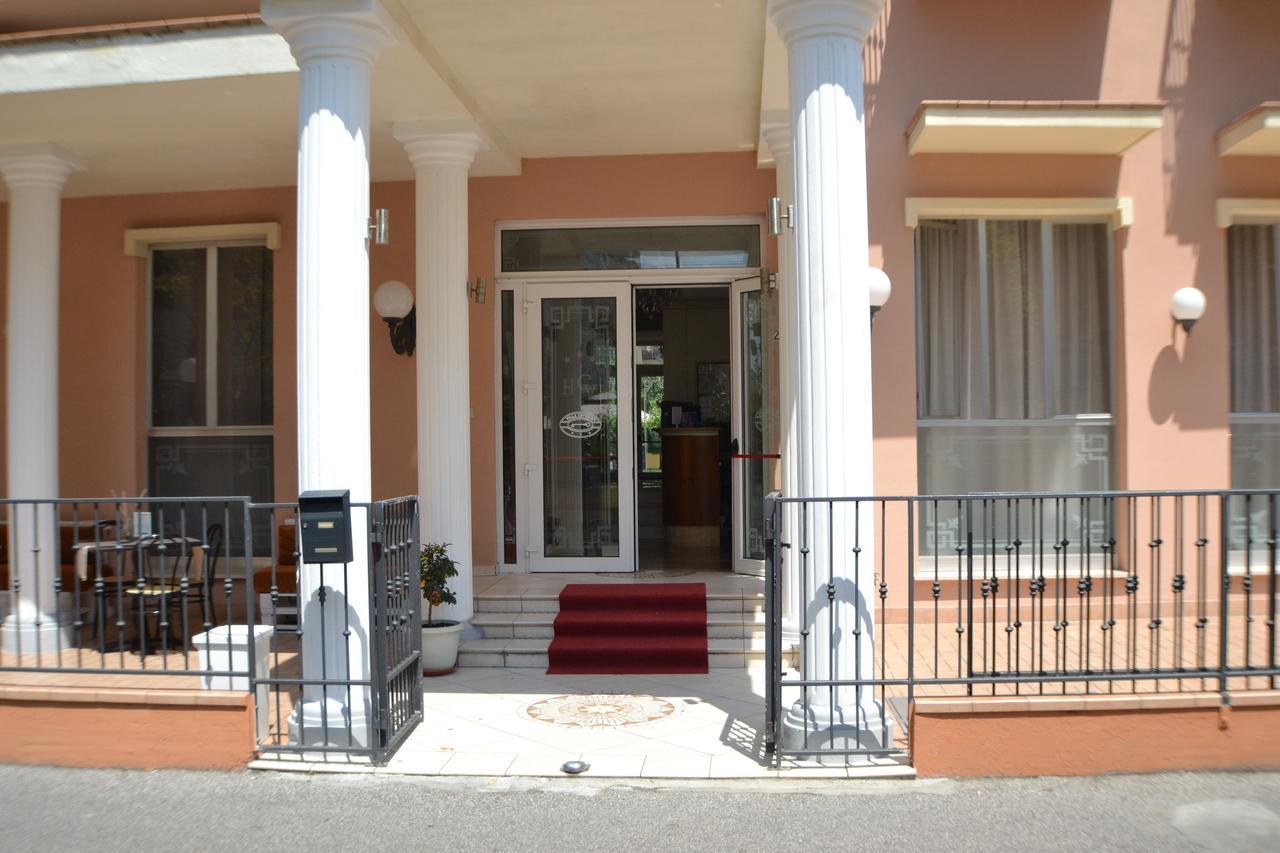 Hotel Villa Caterina Римини Екстериор снимка